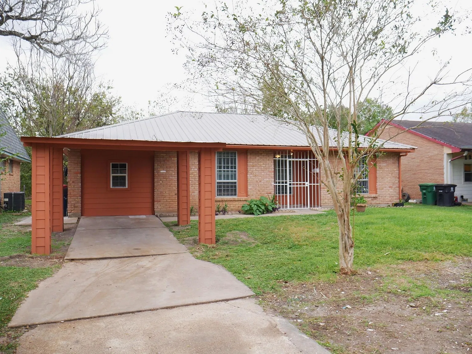 3 bed, 1.5 bath, 1322 sqft, $1,600 — Photo 2