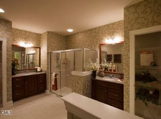 19 Watkins Dr #44, Newtown, CT 06482