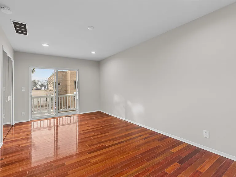 602 E Lincoln St — Photo 9