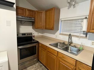 390 E Paige Ave, Barberton, OH 44203