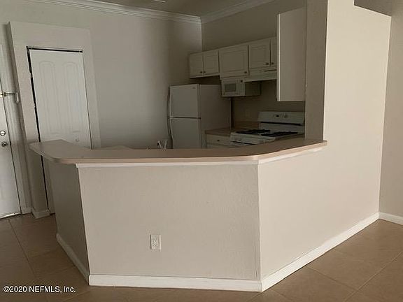 5th image of 13810 SUTTON PARK Drive #414