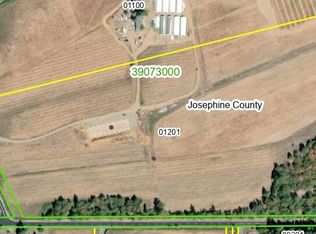 1675 White Schoolhouse Rd, Cave Junction, OR 97523