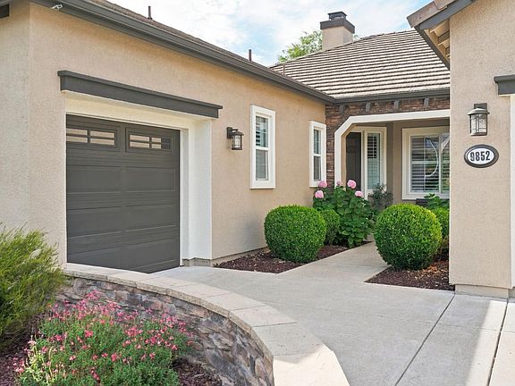 3rd image of 9852 Valgrande Way