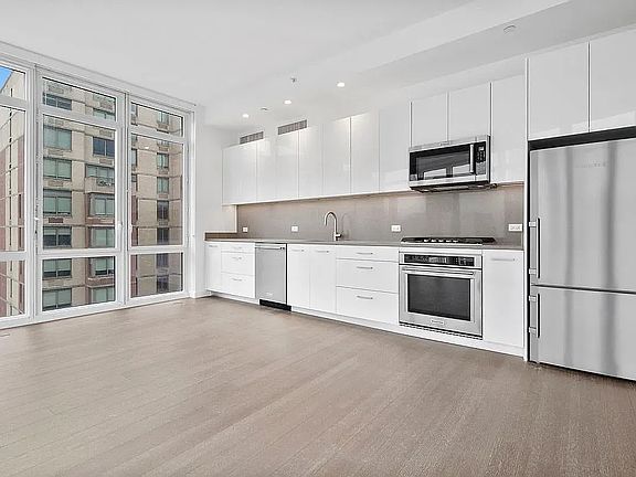 3rd image of 42 W 33rd St APT 34B
