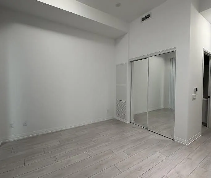 400 King St W #1229 — Photo 5