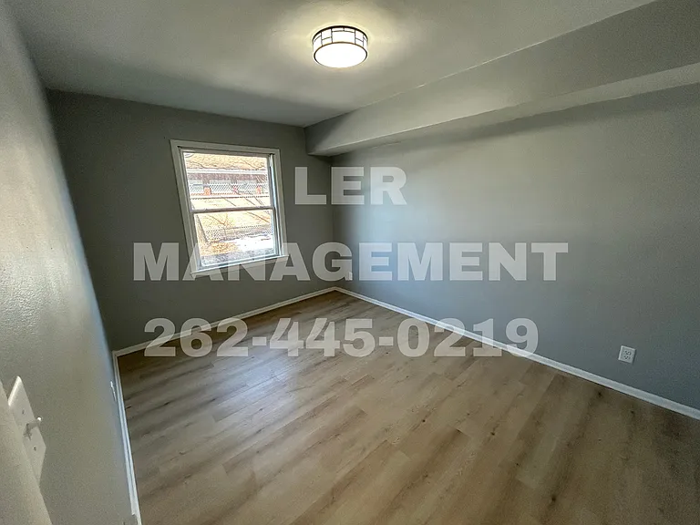 1915 Washington Ave — Photo 5