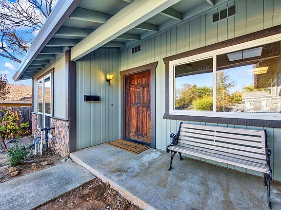 4th image of 2783 King Edward Drive