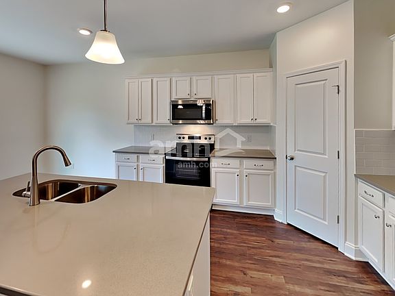 3rd image of 5208 Valor Dr