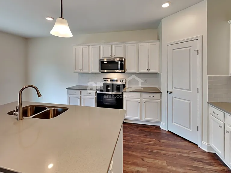 5208 Valor Dr — Photo 3