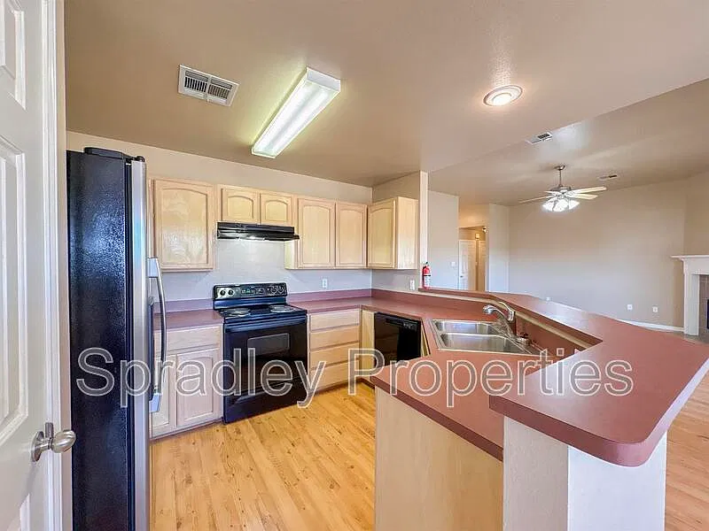 3 bed, 2.0 bath, 1516 sqft, $1,725 — Photo 4