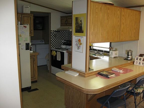 3rd image of 14 Winter Pine Dr