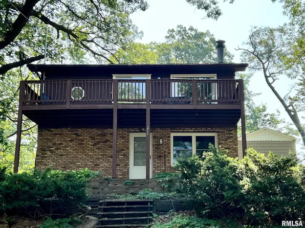 211 8th St, Silvis, IL 61282