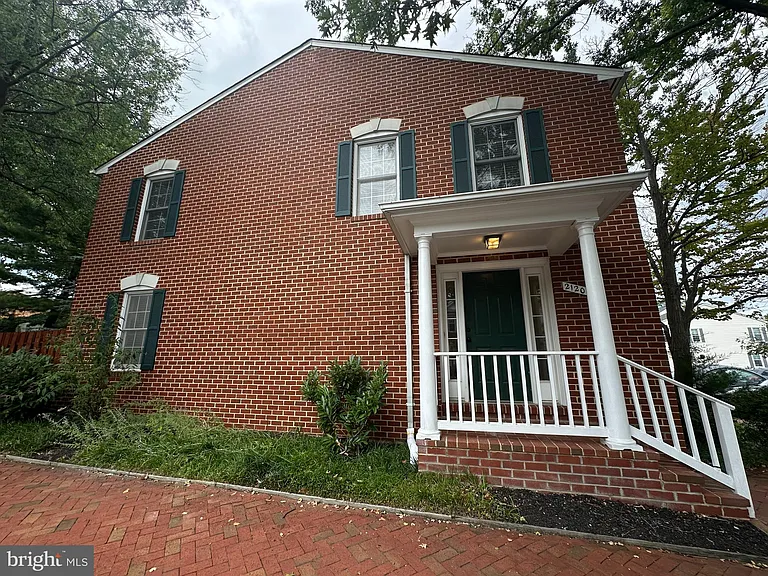 2120 N Tazewell Ct — Photo 3