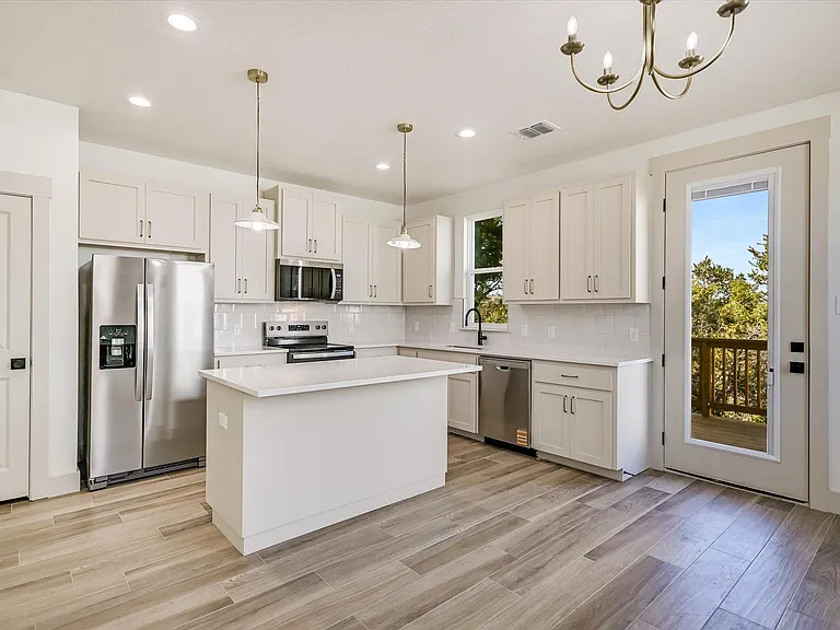 424 Shady Bluff Dr — Photo 8