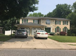 16 Stonehenge Dr, Sewell, NJ 08080