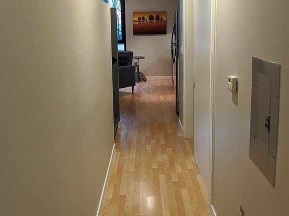 4th image of 889 Date St Unit 143