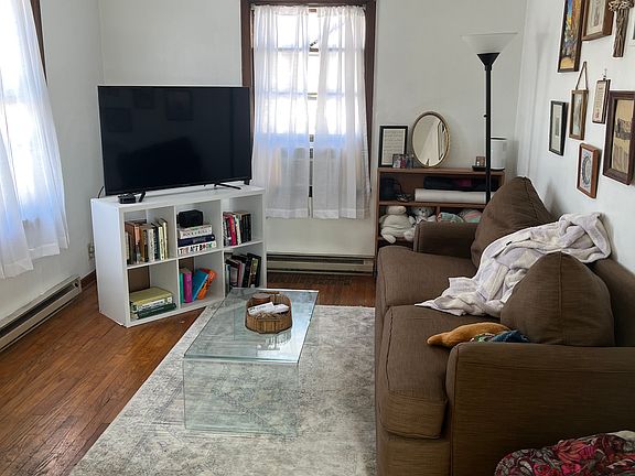 3rd image of 805 W Ashland Ave