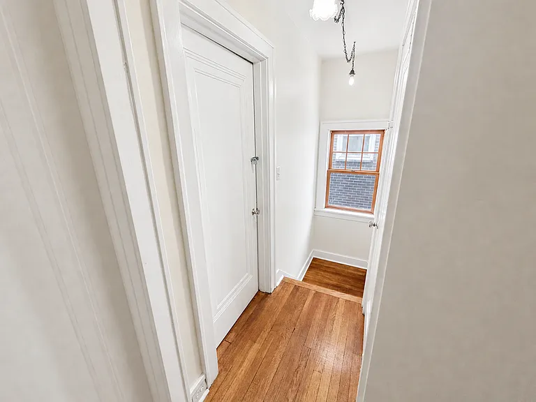 1014 Mirror St — Photo 5