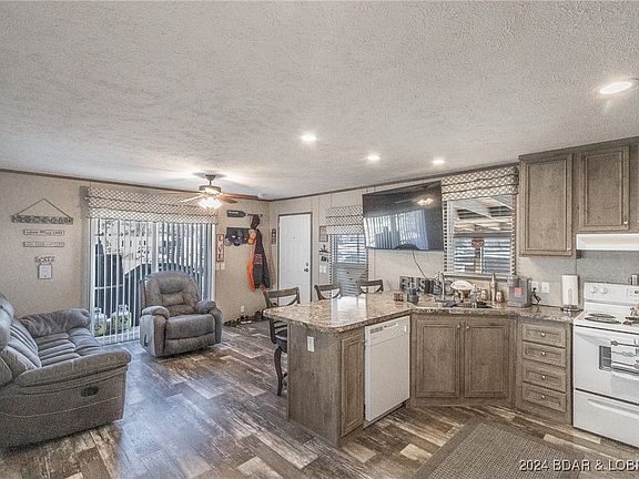 3rd image of 97 Hook Ln