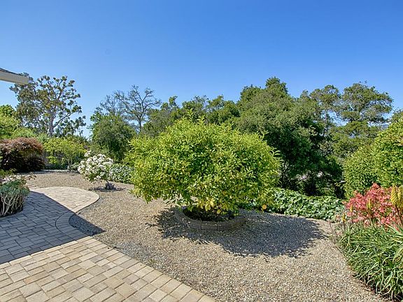 2nd image of 177 Mesa Verde Dr