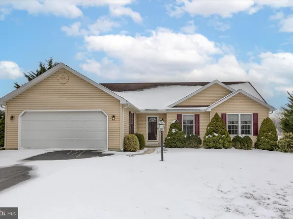 23 Coventry Dr, Carlisle, PA 17015
