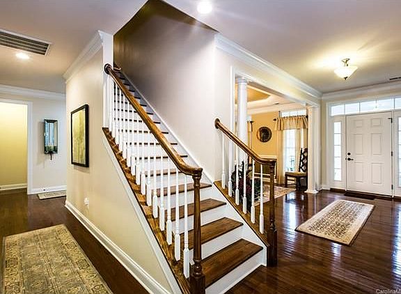 4th image of 104 Marin Ct