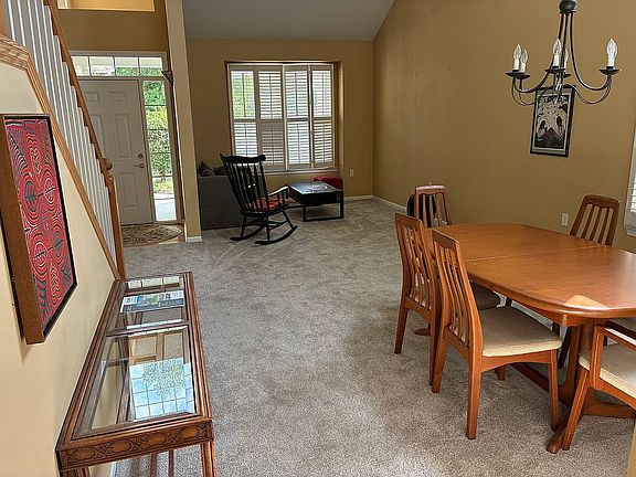 4th image of 3946 Hillsdale Dr