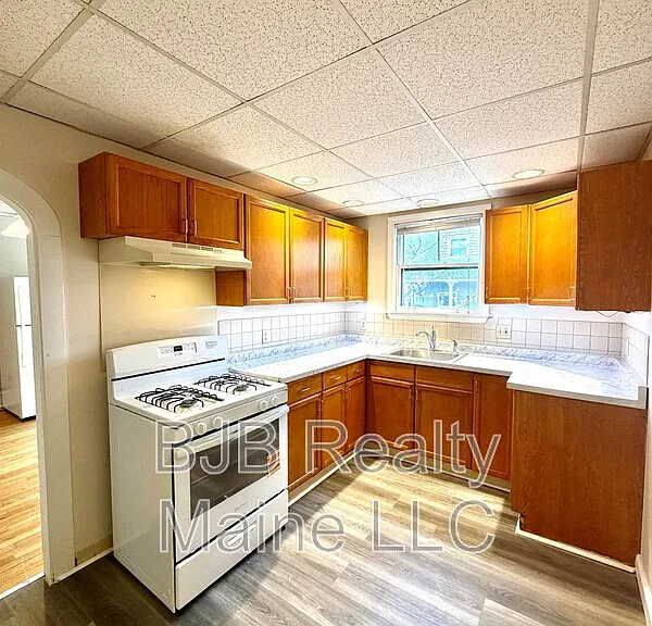 596 Preble St #2 — Photo 6