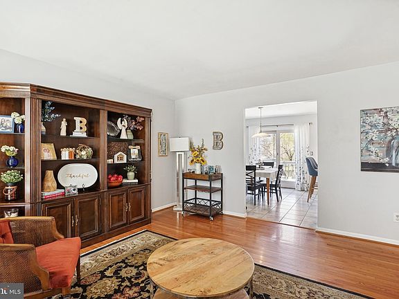 5th image of 205 Persimmon Ct