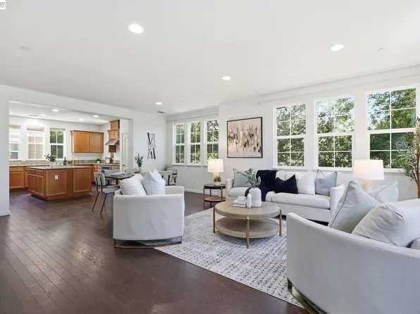 6951 N Mariposa Ln, Dublin, CA 94568