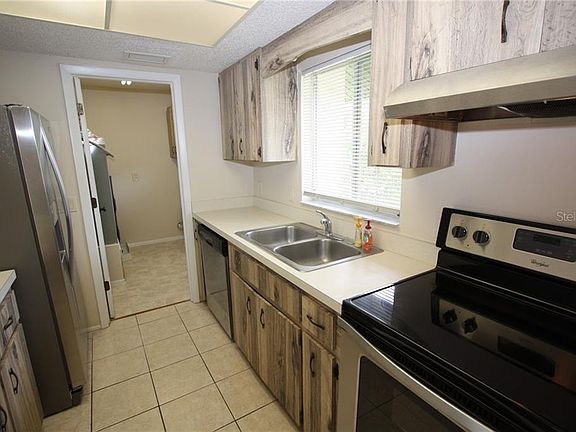 3rd image of 2705 Magdalina Dr APT 4
