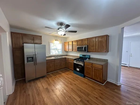 9060 Inkster Rd, Redford, MI 48239