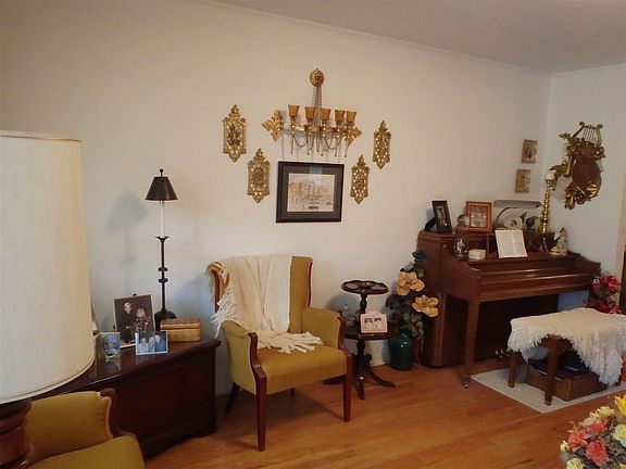4th image of 3004 Linden Ave