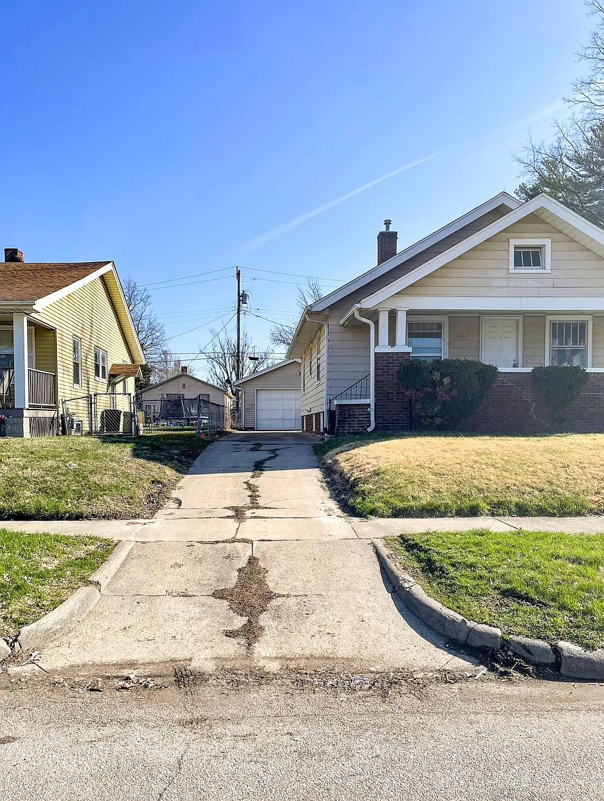 2165 E Johns Ave photo 1