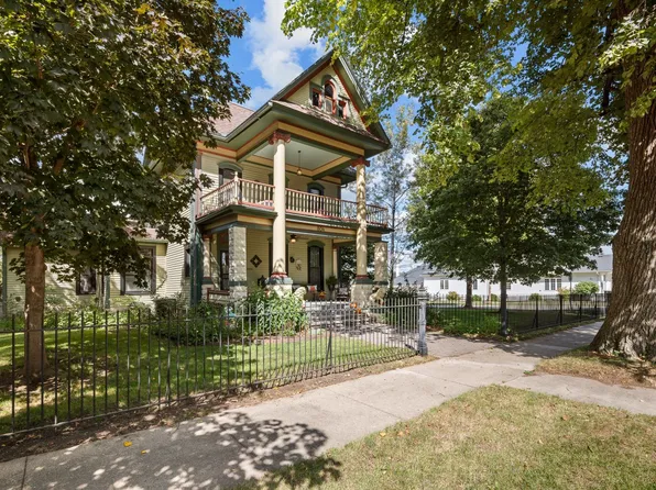 804 8th St, De Witt, IA 52742