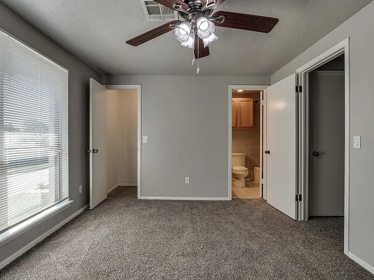 13813 Fairhill Ave — Photo 22