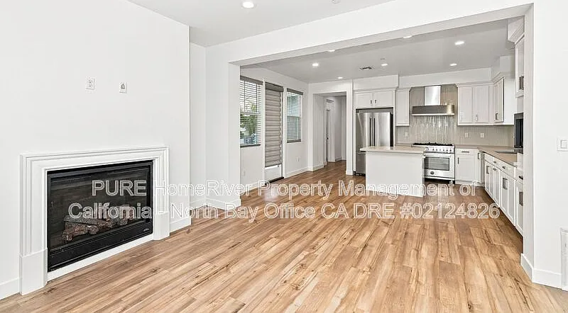3 bed, 2.5 bath, 1800 sqft, $3,700 — Photo 4