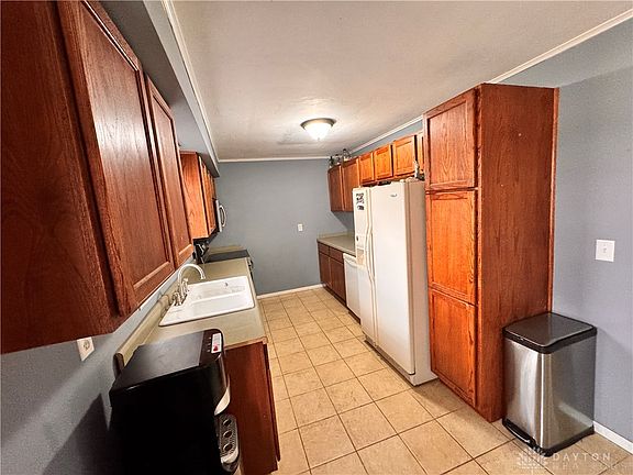 2nd image of 905 Old Springfield Rd