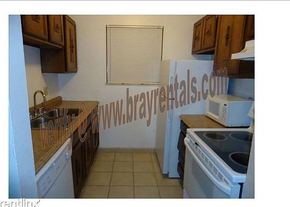 3150 Lakeside Dr. #207 kitchen watermarked - Copy