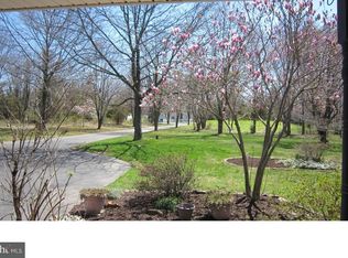 2096 Long Ln, Jamison, PA 18929