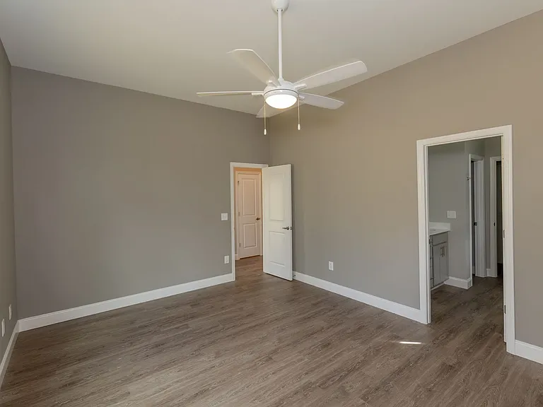 557 Strong Ave — Photo 7