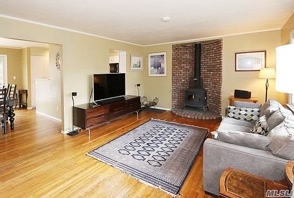 2nd image of 107 Willow St