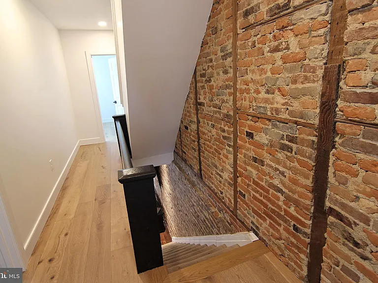 154 Wood St — Photo 9