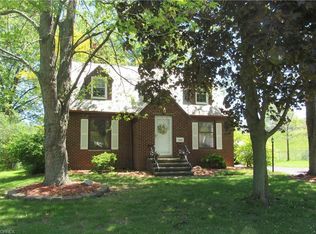 5801 Fitch Rd, North Olmsted, OH 44070