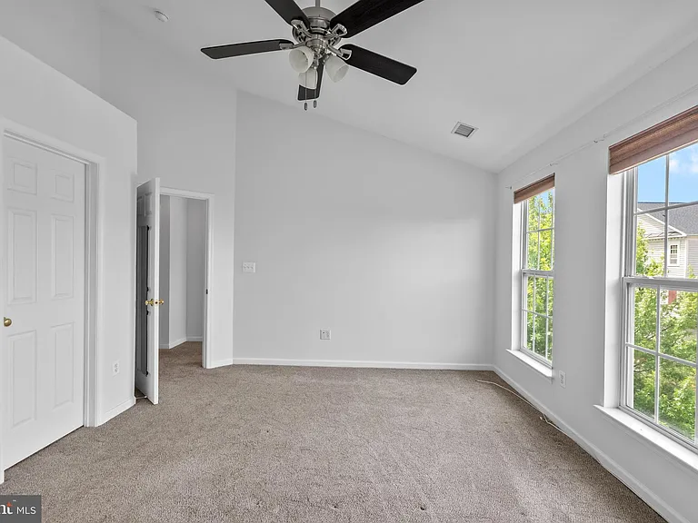 206 Heathwalk St #B — Photo 15