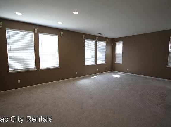 4th image of 5316 Matina Dr