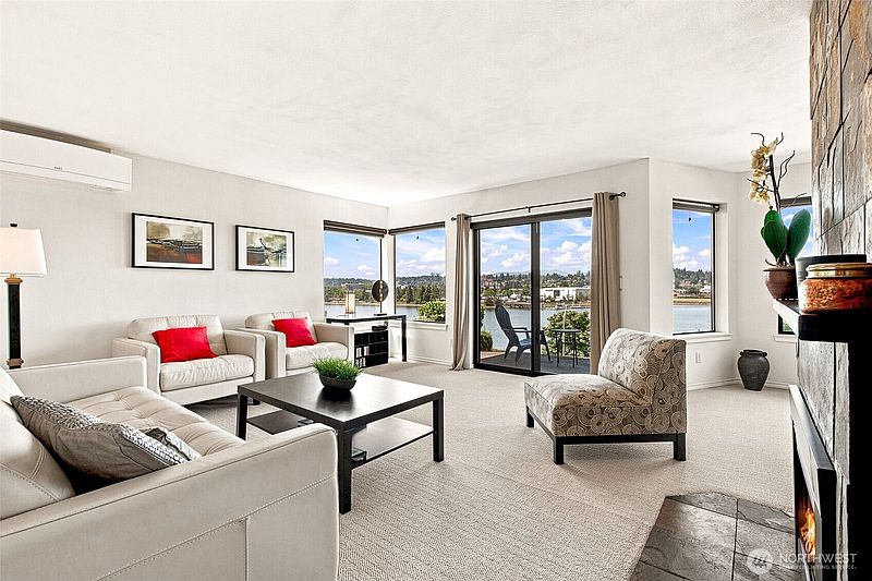 3rd image of 920 East Bay Drive NE #2D-101
