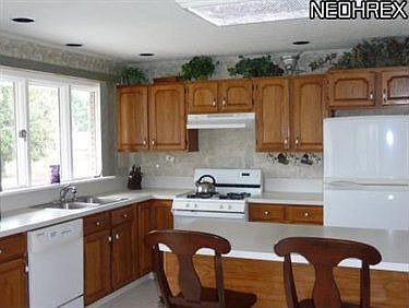 2nd image of 2633 Woodview Dr