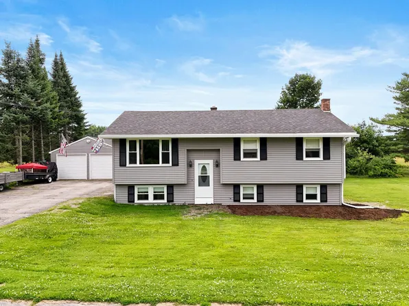 8 New England Road, Augusta, ME 04330