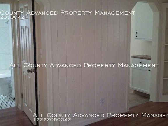 5th image of 807 1/2 Vine Ave APT A